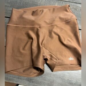 Alo 3" High-Waist Airlift Short - Cinnamon Brown (Size Medium)